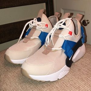 Women’s Nike shoes size 9 1/2